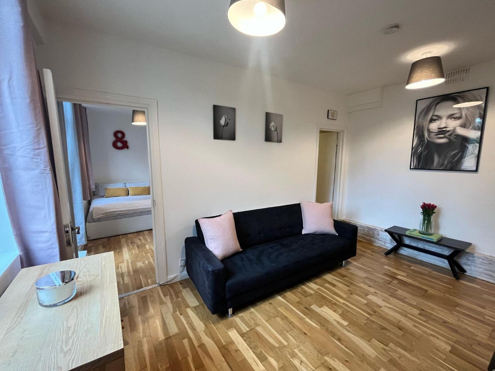 Charming 1-bedroom Southfields, Londra
